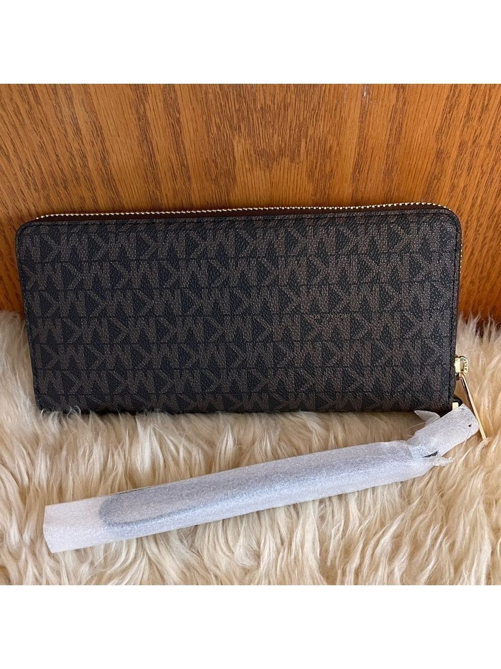 NWT Michael Kors Large Logo Continental Wallet
